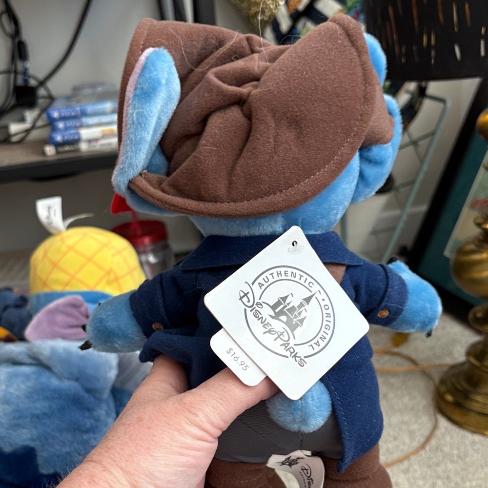 Disney Stitch Pirates of the Caribbean Disney Parks  rare NWT - Picture 4 of 9